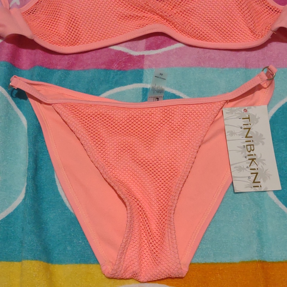 Bikini - Picture 3 of 4